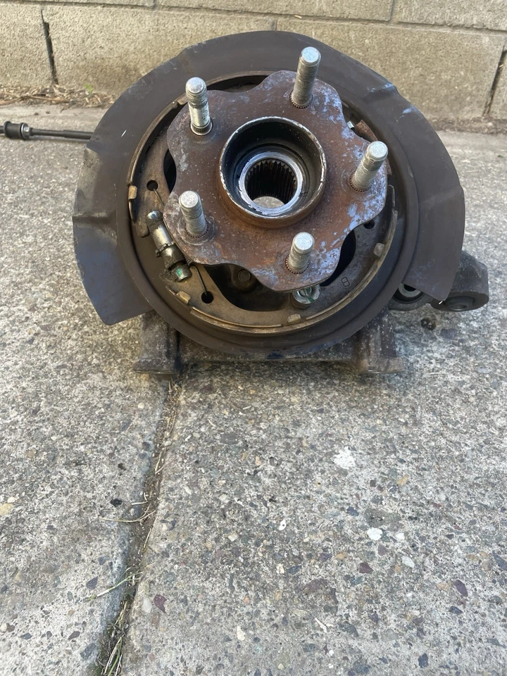 Nissan GT-R GTR R35 2009+ OEM trasero izquierdo lado del conductor buje izquierdo brazo de control nudillo Foto 2 de 4