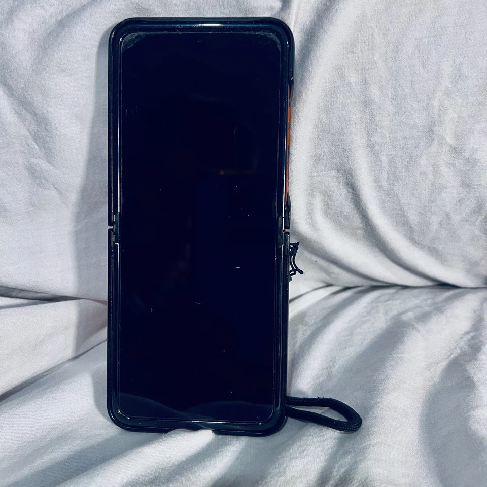 Motorola Razr 2024 XT2453-5 Cricket 256 GB restablecimiento de fábrica Google bloqueado IMEI limpio Foto 4 de 4