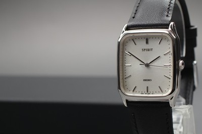 Vintage 1995 Seiko Spirit 5E31-5B50 Tank Platinum HAQ Quartz Mens