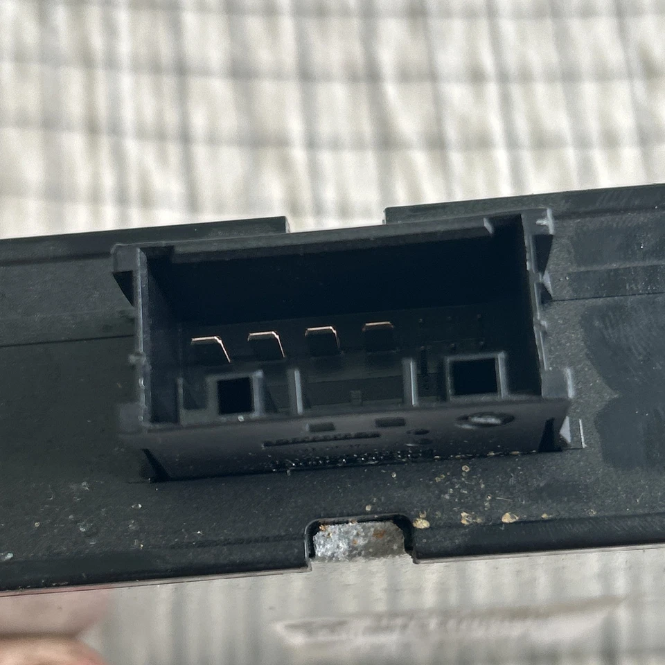 2013 BMW X3 Voltage Converter Control Unit 8ES 010 134 01 - Imagem 3 de 4