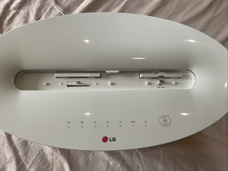 LG Docking Speaker ND8630 with Power Cord White NO Remote - Image 2 of 4
