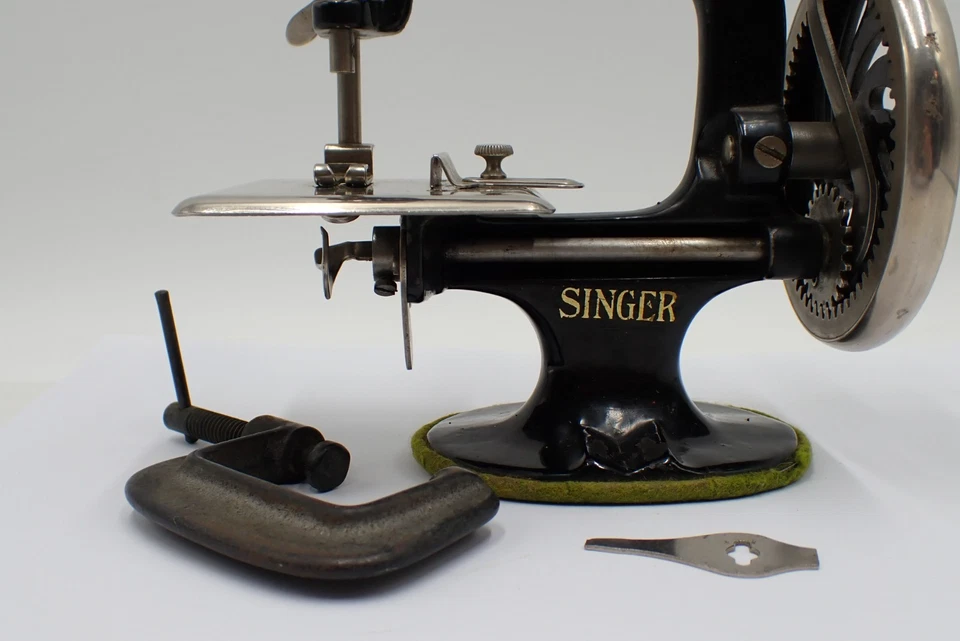 jouet ancien machine à coudre ,Singer pour enfant - Photo 2/4