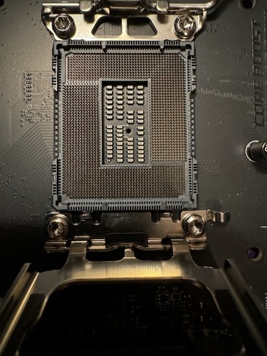 MSI MPG Z690 CARBON WIFI DDR5 M.2 ATX Intel Motherboard - Used - Afbeelding 2 van 9