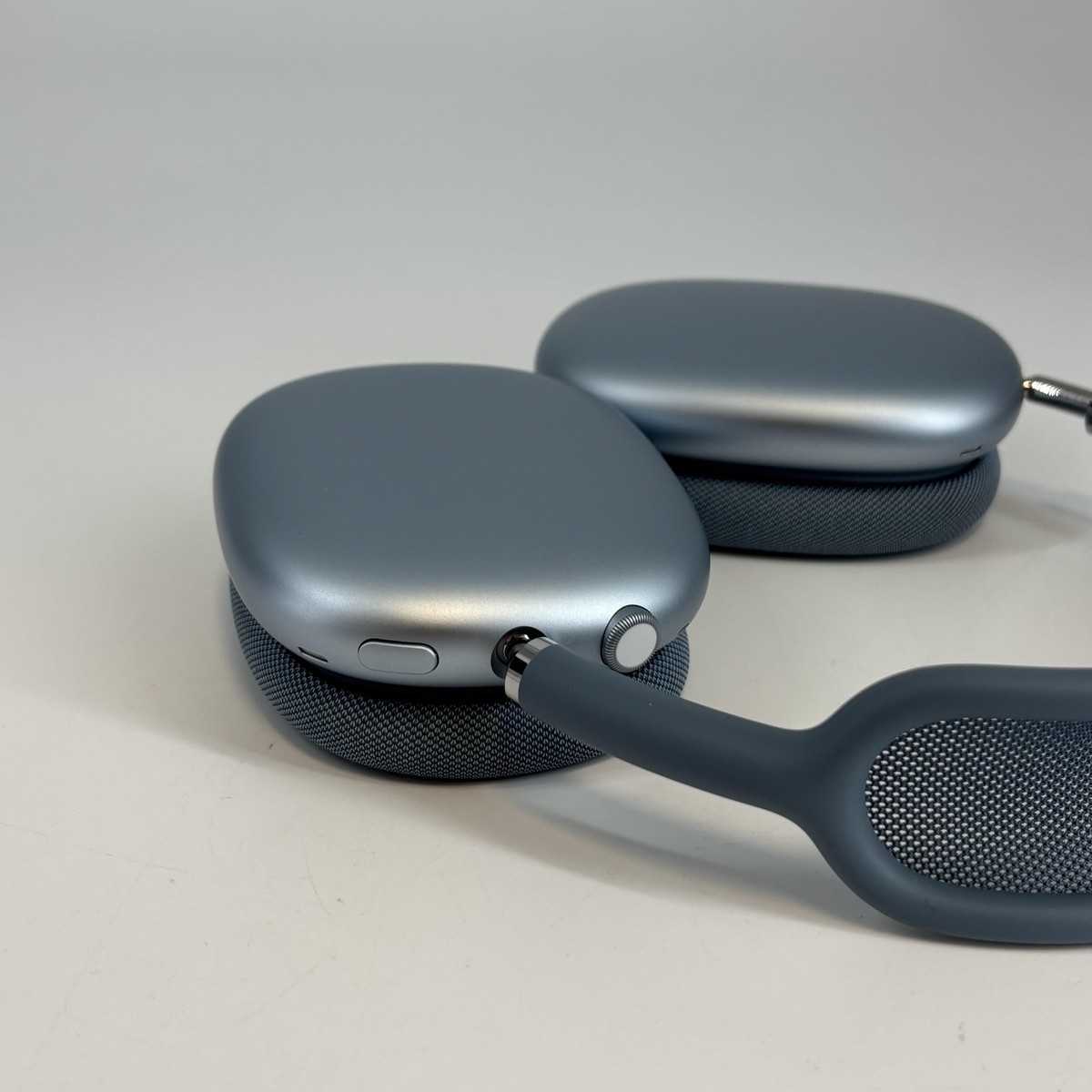 AirPods Max スペースグレー USB-Cモデル AirPods Max - スペースグレイ - アスクル