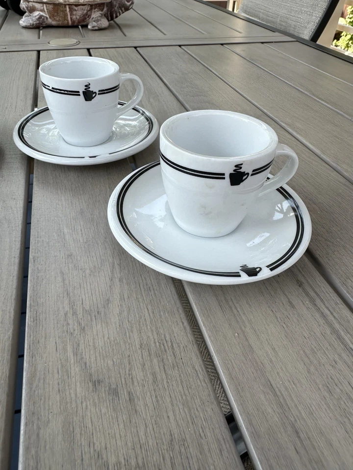 Juego de 4 tazas y platillos de café espresso blanco y negro Ruta Sesenta y seis estilo café Foto 3 de 4