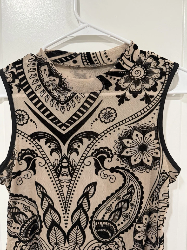 Body sem mangas Boho nude e preto paisley – Tamanho M - Imagem 3 de 4
