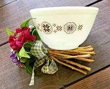 Pyrex Mixing Bowl Town & Country Pattern 1-1/2 pint MCM Kitchen 