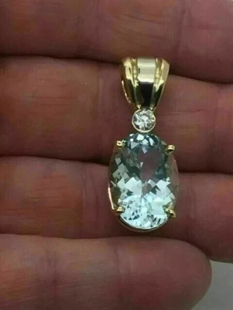 Elegante colgante de aguamarina creado en laboratorio de 2 quilates para mujer acabado en oro amarillo de 14 quilates corte ovalado Foto 3 de 4