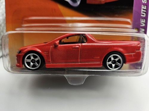 2011 MATCHBOX IN 1/64 SCALE RED '08 HOLDEN VE UTE SSV SPORTS CARS SERIES #2 - Picture 3 of 8