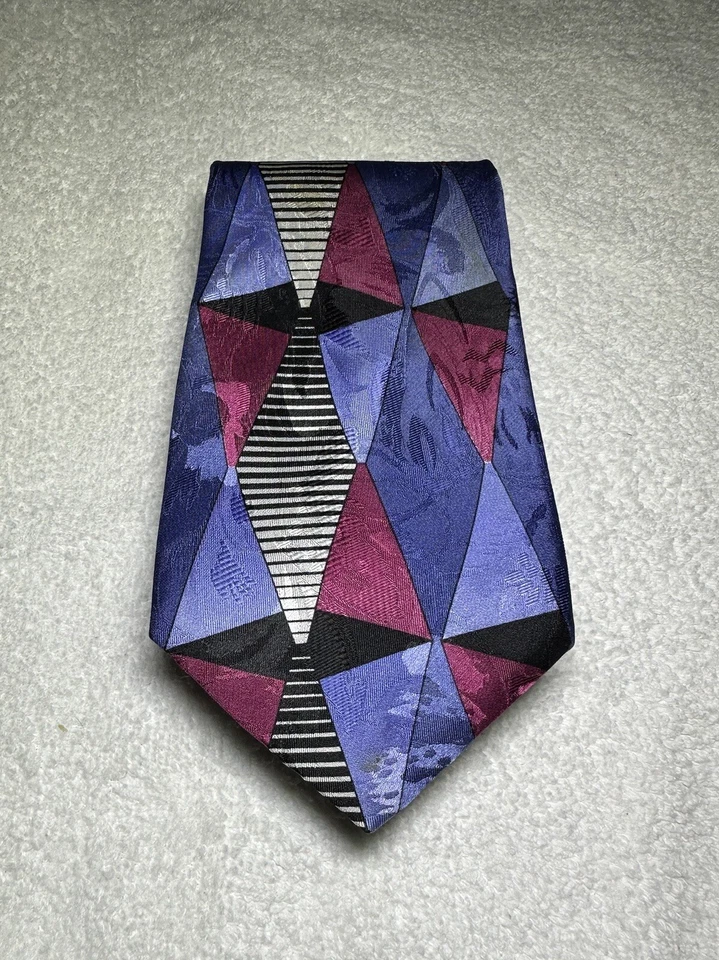 Corbata de seda Calèche de colección para hombre LLAVES DE PIANO triangular geomectral 4” en ANCHO Foto 2 de 4