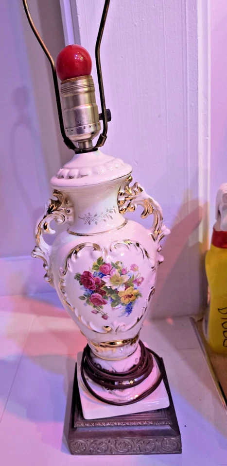 Lámpara de mesa floral antigua colonial francesa pintada de cerámica - Art Deco vintage Foto 3 de 4