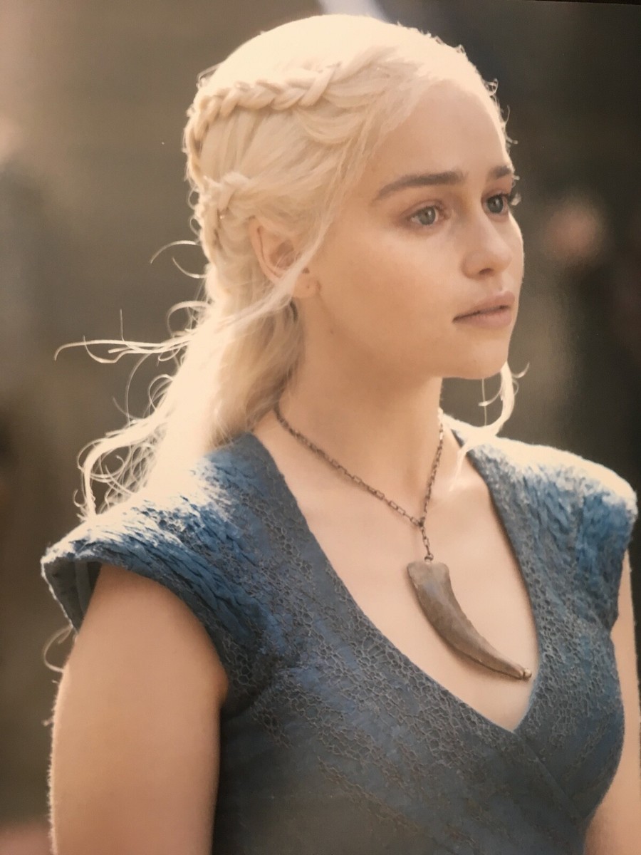 EMILIA CLARKE GAME OF THRONES ACTRESS EXCELLENT UNSIGNED