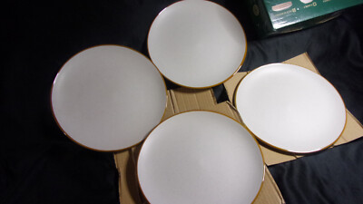 NEW IN BOX LOT OF 4 EARTH ELEMENTS 10'' SPECKLED BROWM TRIM DINNER PLATES