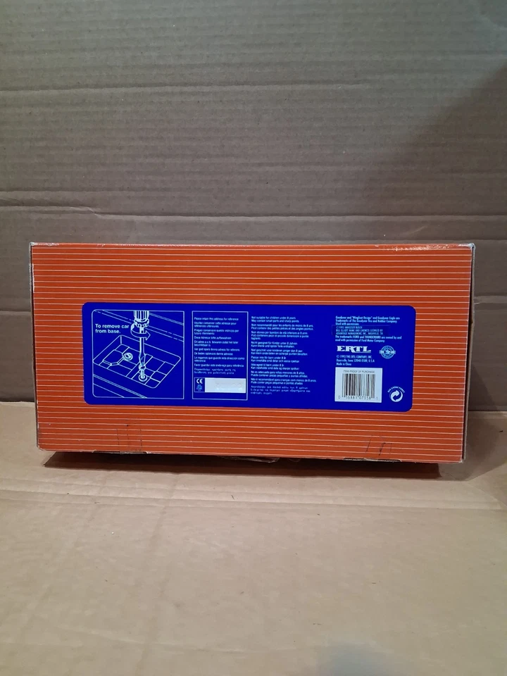 Винтажный гоночный автомобиль ERTL American Muscle Bill Elliott No11 Budweiser T-Bird - Изображение 4 из 4