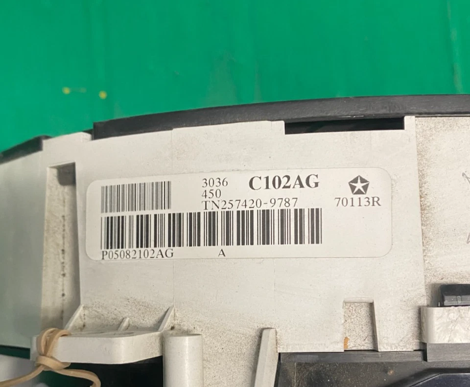 Cuadro de instrumentos velocímetro Chrysler Pacifica 2004-2007 P05082102AG Foto 2 de 3