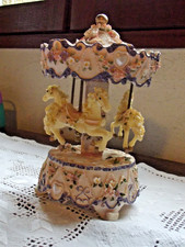 Manège Carousel - RESINE - Boite musique MERRY CHRISTMAS