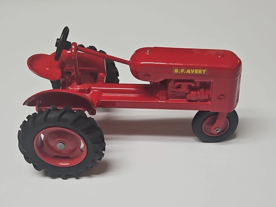 Scale Models B.F. Avery Red 1:16 Scale Diecast Tractor Used - Image 3 of 4