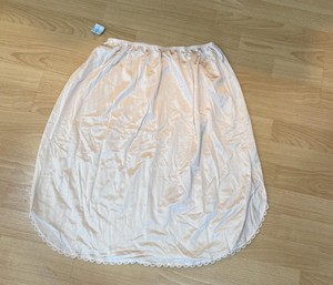 Vintage Warner's Half Slip Womens XL White Satin Nylon Ruffle Made USA 80s