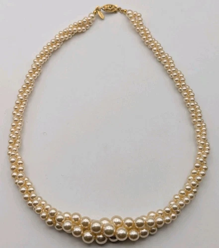 VETEMENTS Collana Napier intrecciata triplo filo finte perle bianche 18"