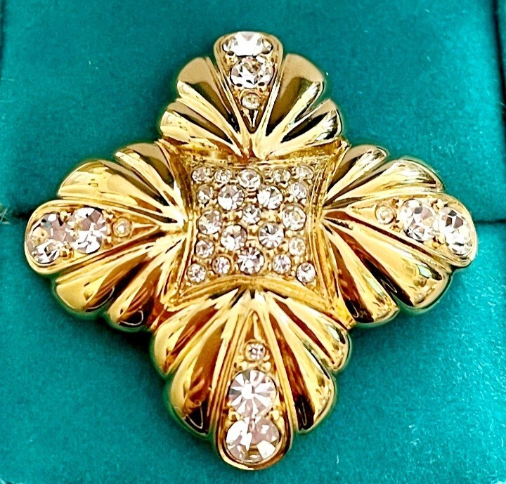 GORGEOUS RARE Retired Swarovski Crystal Elegant Brooch