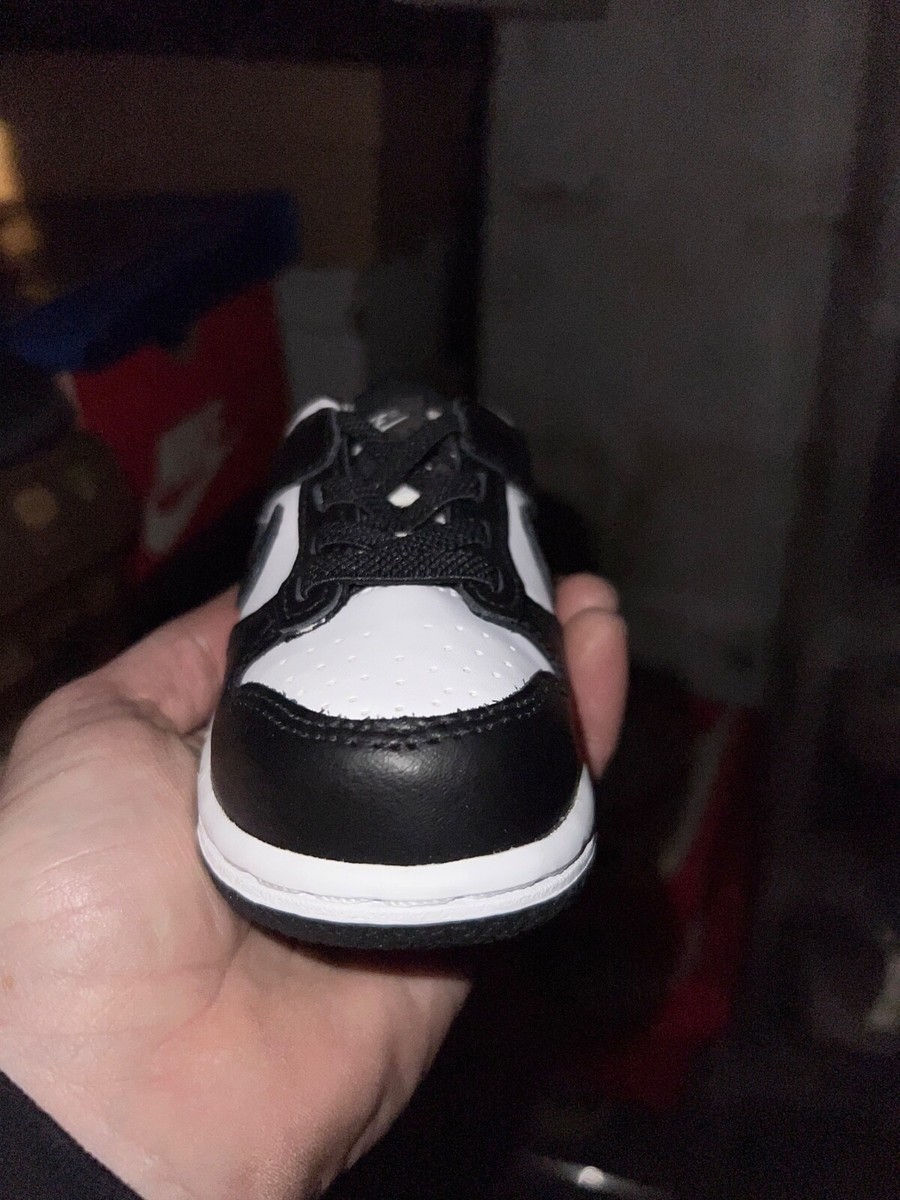 Nike GS Dunk Low \"White/Black 22.5㎝ Nike GS Dunk Low - White / Black – Kith Canada