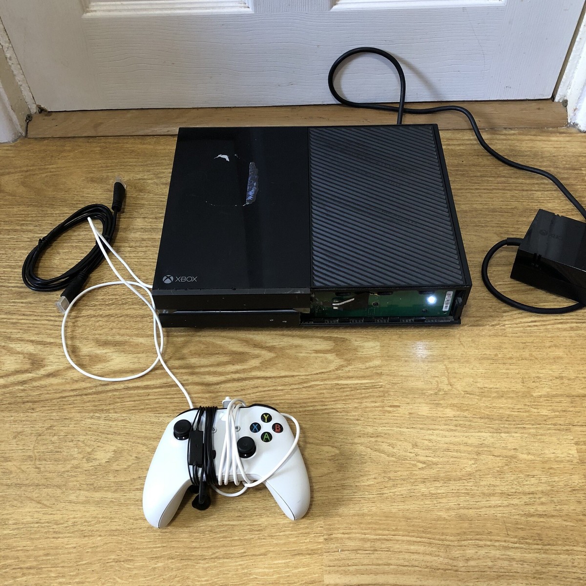 Microsoft Xbox One CONSOLE (Model 1540)- Black W White