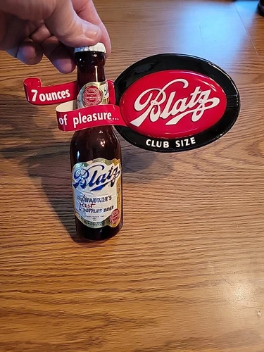 (VTG) 1951 blatz beer 7oz plastic red ribbon club size bottle sign Advertising