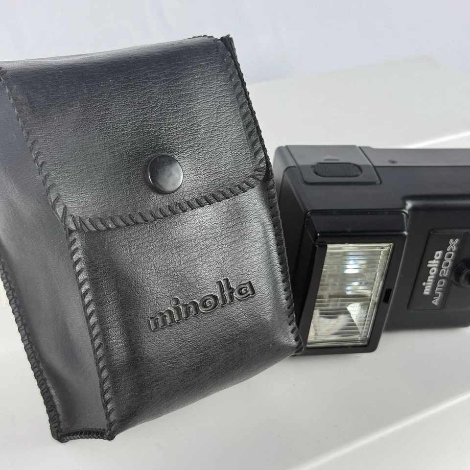 Minolta Auto 200X Flash Unit with Original Case – Tested & Working - Image 2 of 4