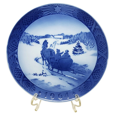 Royal Copenhagen - Christmas Plate 1964 - Fetching the Christmas Tree - Denmark