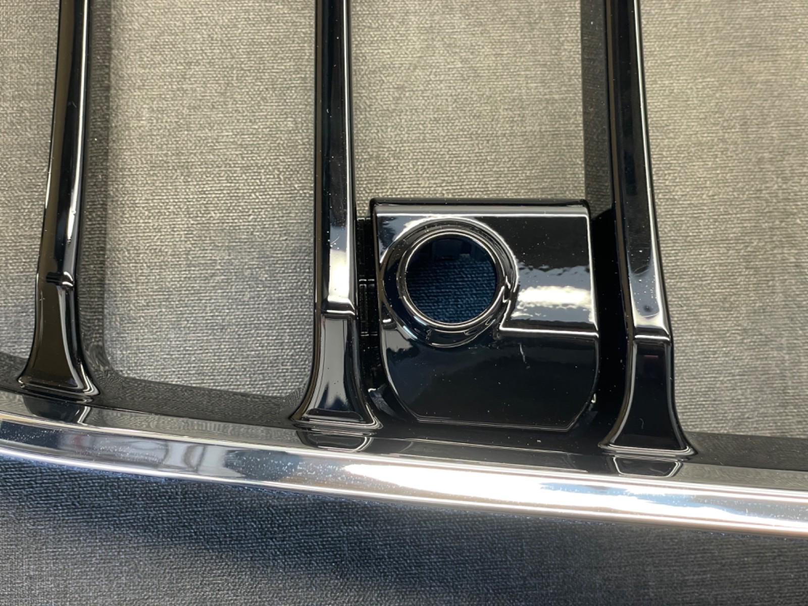 14-17 Maserati Ghibli Front Center Grille Trim Chrome Genuine OEM