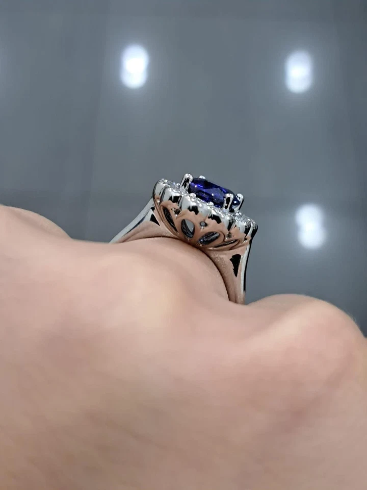 2CT Tanzanite & Diamond  Ring In PLATINUM - Image 3 of 4