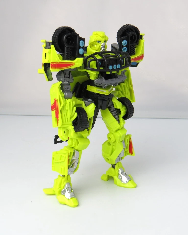 Transformers Ratchet Studio Series Deluxe Class Complete  (SS-10 / 11) - Image 4 of 4