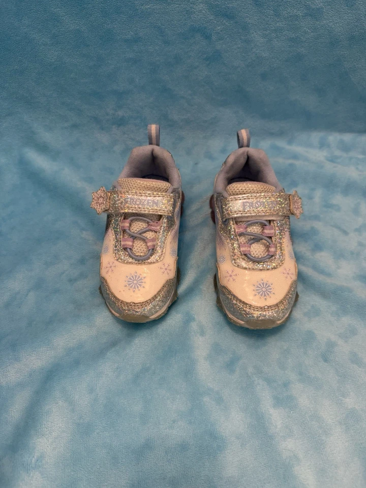 ❄️ Disney Frozen 2 女孩 Light Up 运动运动鞋 紫色 银色 闪耀 尺寸 7 — 第 2/4 张图片