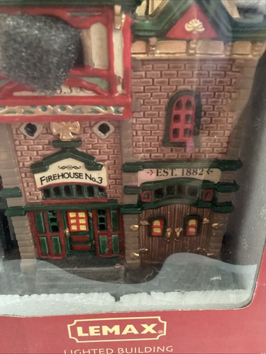 Lemax 2005 Christmas Village Firehouse Station Lighted Building No. 3 Boxed New - Picture 3 of 8