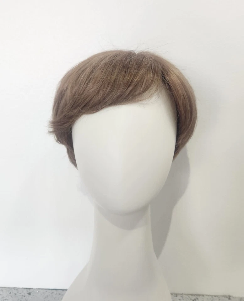 Peruca June by Louis Ferre estilo curto monofilamento top - Imagem 4 de 4