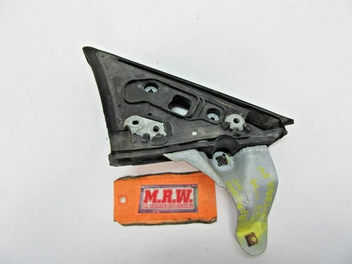 RIGHT PASSENGER FRONT DOOR MIRROR BRACKET MOUNT RUBBER SEAL GUSSET R RF RH SIDE