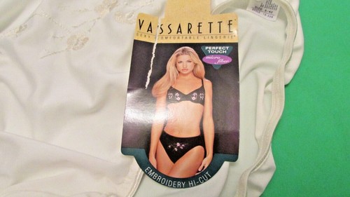80's Vassarette 18-226 Perfect Touch Embroidery Microfiber Hi-Cut Brief Pantie 8 - Picture 4 of 6