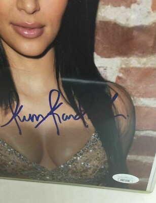 KIM KARDASHIAN Signed 8x10 Photo Autographed COA JSA Auto Keeping