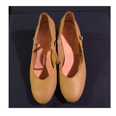 Capezio CG17 Women's Beige size 11M Tap Dance Character Shoes Toe/Heel Taps