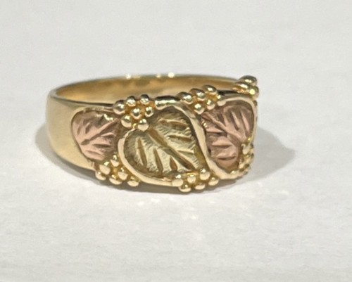 Vintage Blacks Hills 10k Tri Color Leaf Band Gold Ring Size 8-6.22 Grams - Picture 2 of 9