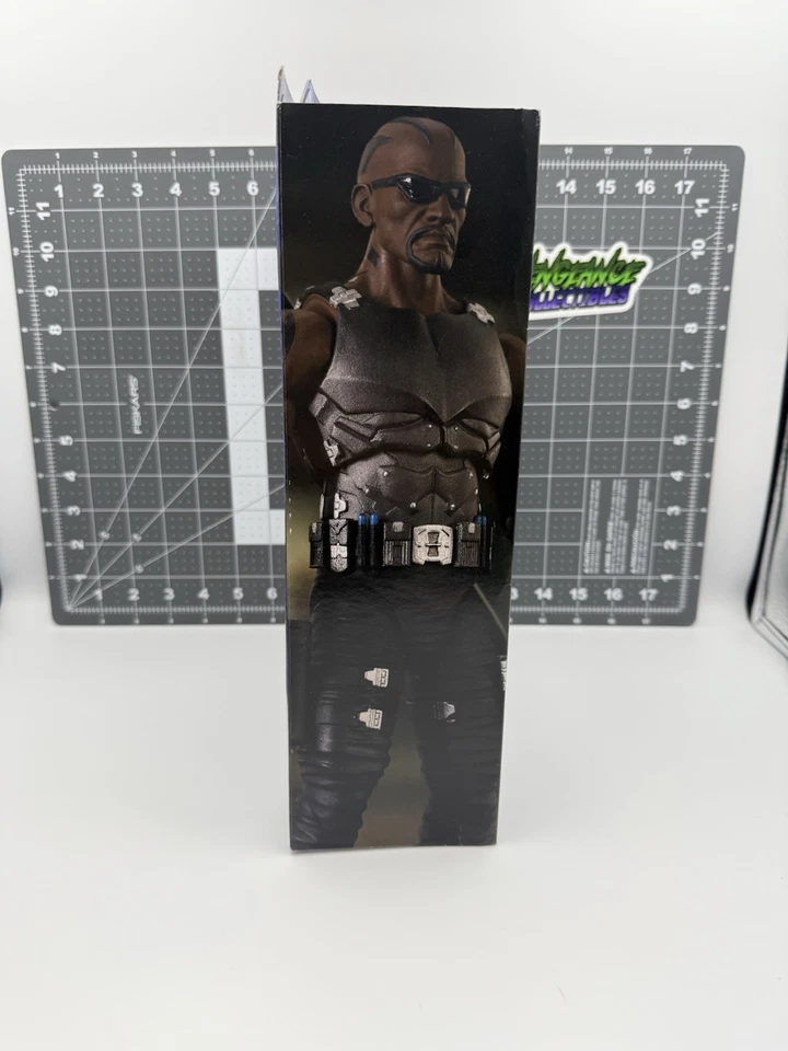 Figura de acción Marvel Select Blade (Eric Brooks) Cazador de vampiros 7" (¡Paquete casi nuevo!) Foto 2 de 4