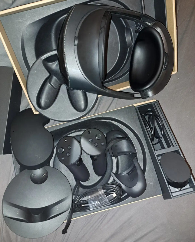 Meta Quest Pro VR Headset -Controllers 256GB - box 1D9V014V