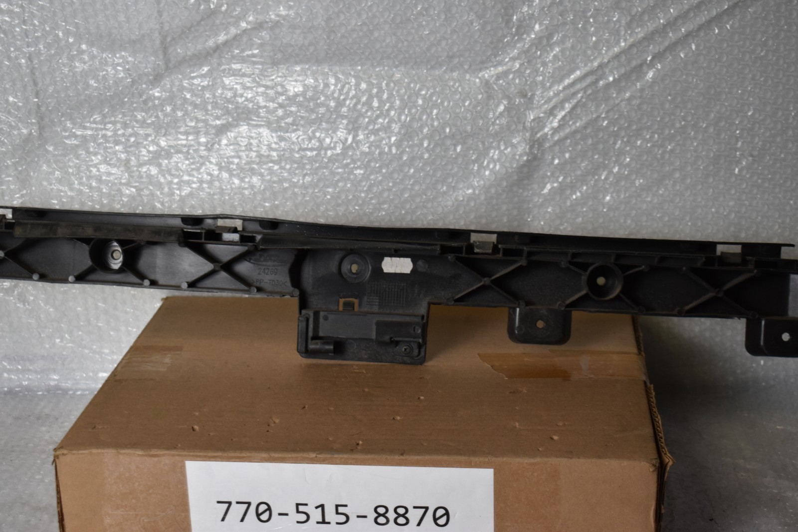 MASERATI QUATTROPORTE REAR BUMPER UPPER CENTER MOUNT 2014-2024 OEM 670001620
