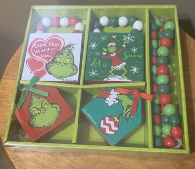 Dr Seuss How The Grinch Stole Christmas 5 Pc Red & Green Mantel Decoration Set 
