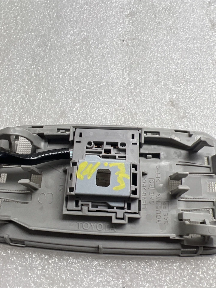 Toyota Prius V 2012 interior domo conjunto de lámpara OEM Foto 3 de 4