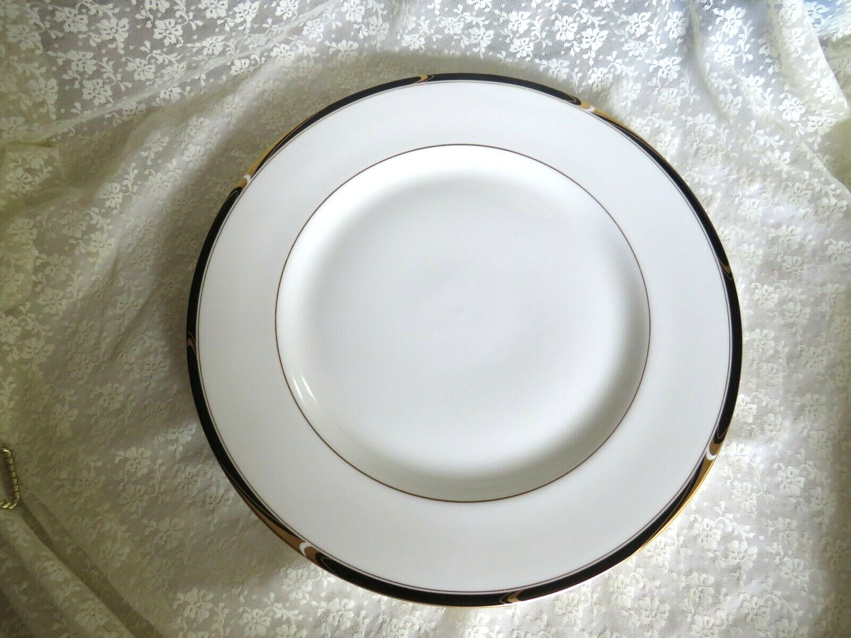 MIKASA BONE CHINA ROUND 12