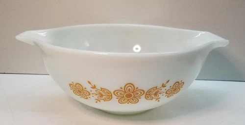 Vintage PYREX Butterfly Gold  / White #443 2-1/2 Qt Cinderella Mixing Bowl