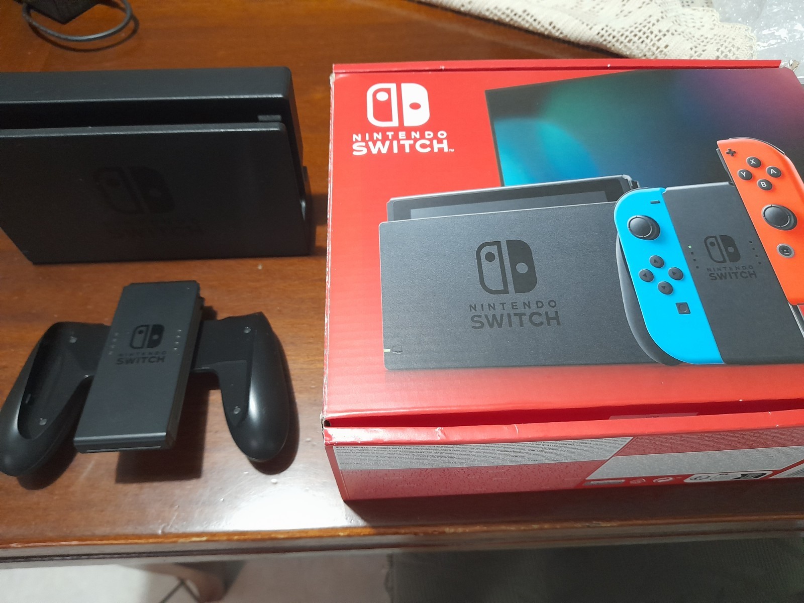 Nintendo Switch 32GB Console Neon Blu e Neon Rosso Joy-Con