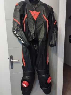 combinaison de moto 2 pièces en cuir Dainese Avro D2 taille 52/ L - Photo 1/4