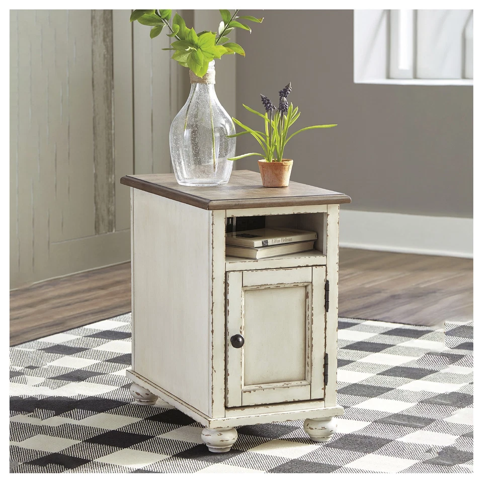 Mesa final de armazenamento Signature Design by Ashley Realyn com portas USB em branco - Imagem 2 de 2